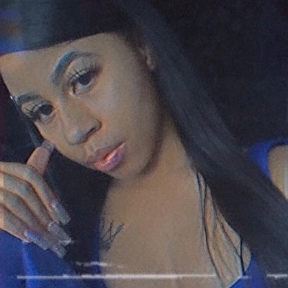 Meet your Posher, Elise - Picture 1 of 1